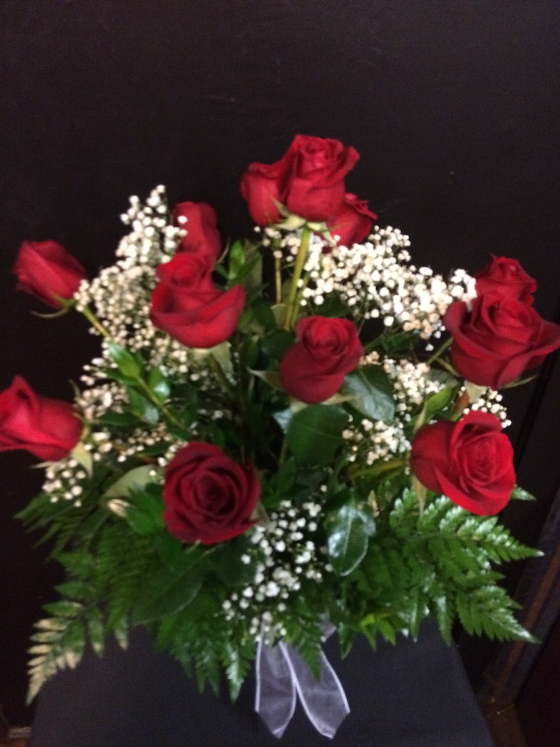 1 Dozen Roses In a Vase With Baby's Breath