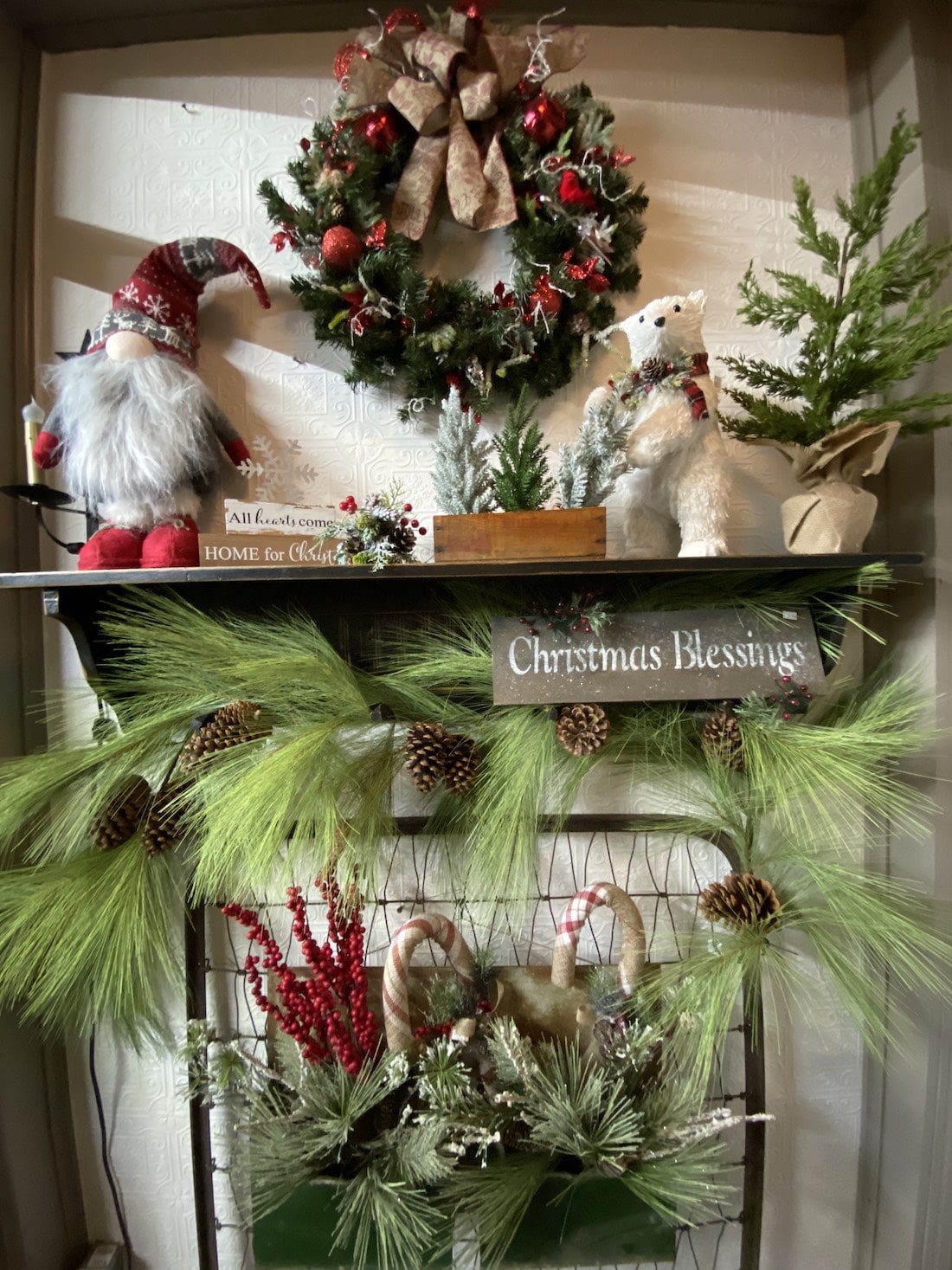Anamosa Floral Winter Gifts-min